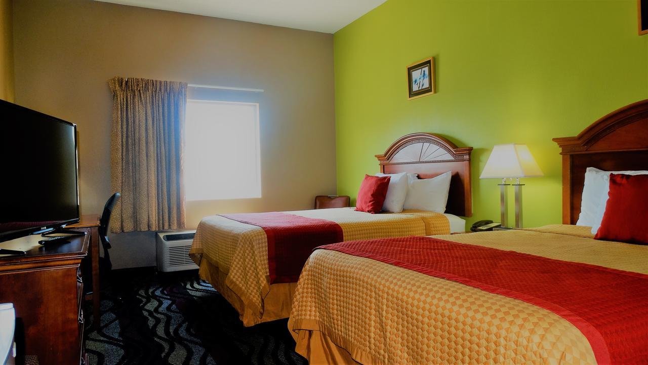Oak Tree Inn & Suites Claxton Bagian luar foto