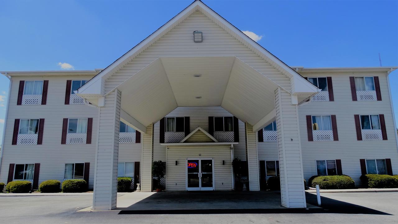 Oak Tree Inn & Suites Claxton Bagian luar foto